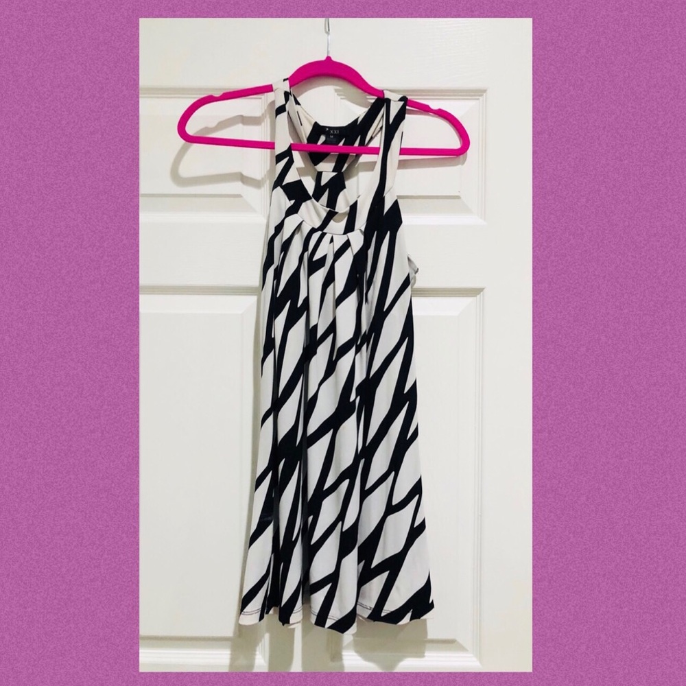 Trendy black and white Top/dress- your choice!